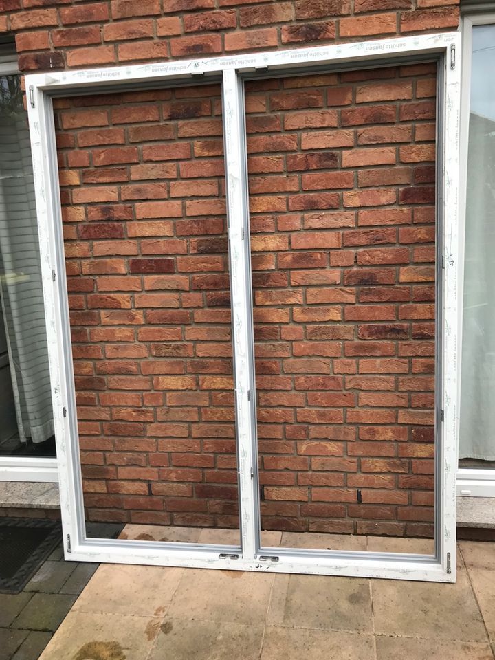 Neu!!! 15x Fensterrahmen Terrassentür Elemente Weiß neu in Folie in Herford