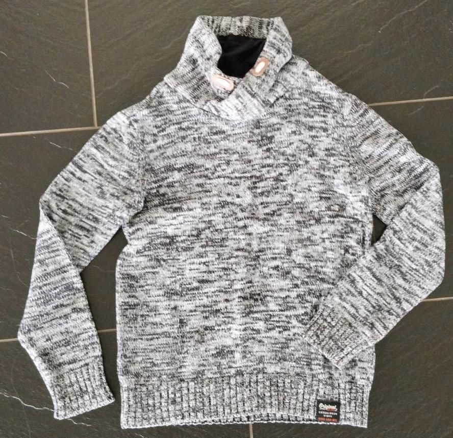 H&M Sweatshirt Pullover Pulli Größe 134/140 Jungen Neuwertig in Grettstadt