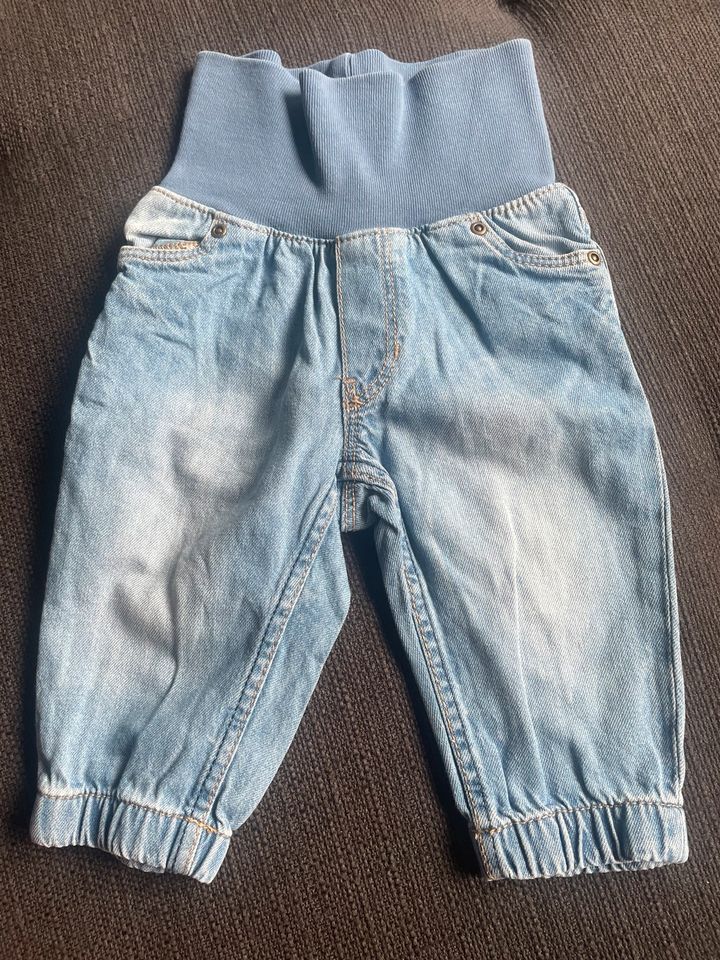 Body Hose Shirt Jeans Gr 68 22 Teile in Schwäbisch Gmünd