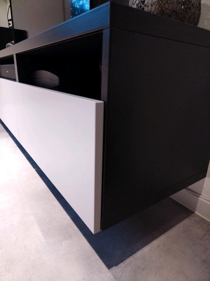 Ikea Besta Wohnwand Regal Schranksystem TV Bank TV Sideboard in Bad Liebenzell