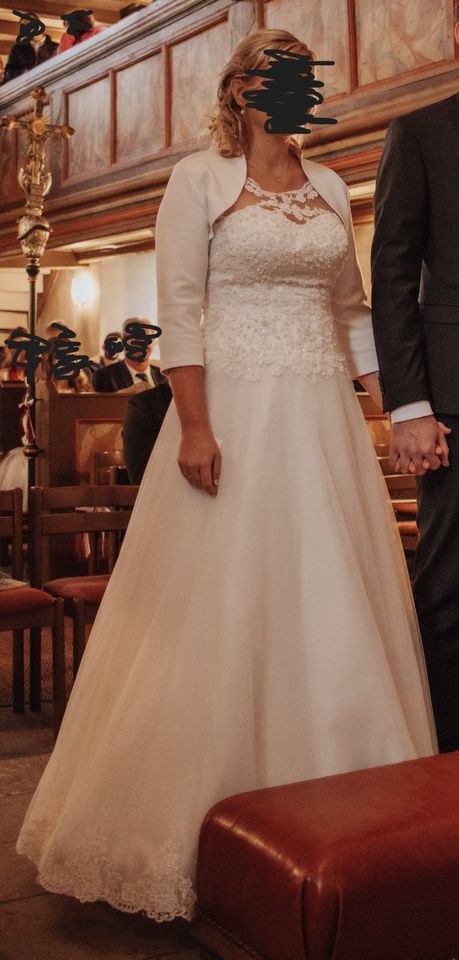 Hochzeitskleid 38/40 Brautkleid mit Ärmel in Grub a. Forst