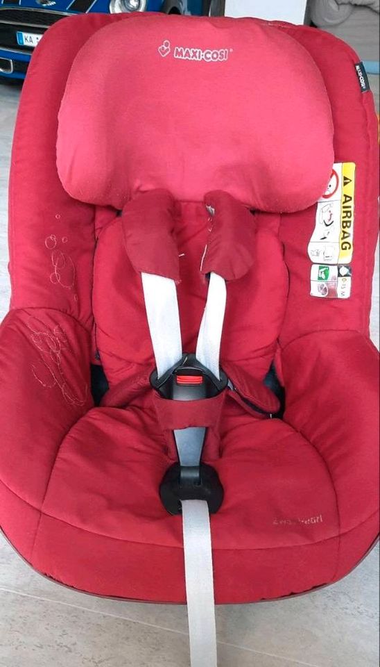 Maxi Cosi 2 Way Pearl mit Isofix in Karlsruhe