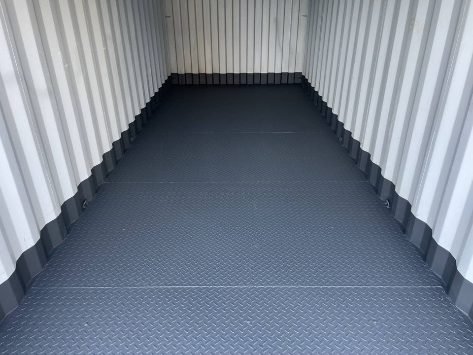MIT STAHLFUSSBODEN + LICHT  20 Fuß ONE WAY NEU Lagercontainer mit STAHLFUSSBODEN und LICHT / Seecontainer / Materialcontainer RAL 5010 in Hamburg