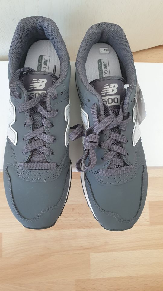 NEU - New Balance Unisex Sneaker Schuhe grau Gr. 40 in Langenselbold