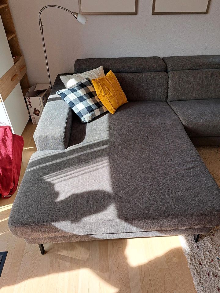 Sofa mit breitem Liegeteil und elektrischer Relaxfuktion in Zimmern ob Rottweil