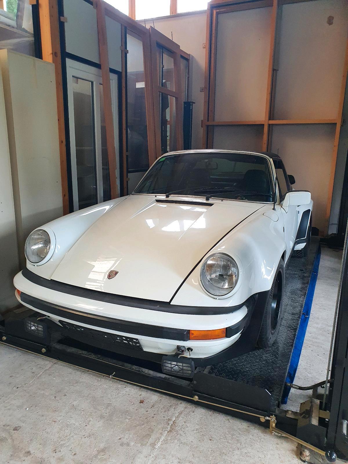 Abbildung des Autos Porsche 911 Targa Turbol…