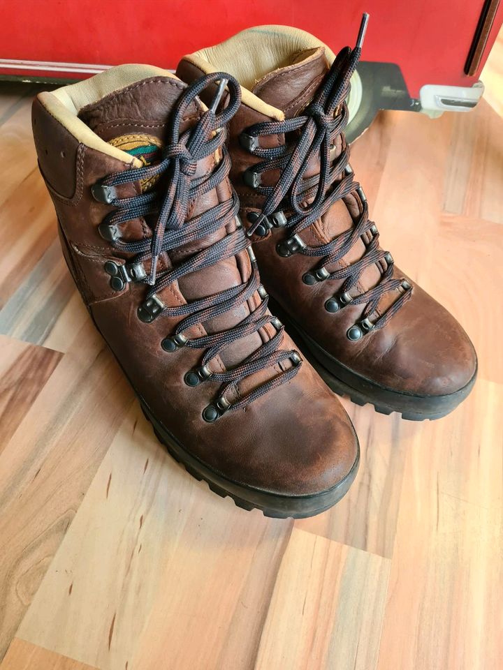 Wanderschuhe Meindl Bergschuhe Borneo 2 GTX, Gr. 41,5 in Dresden