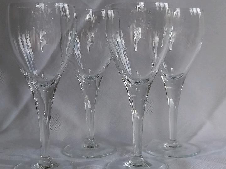 4 Weingläser Kristallglas ganz schlicht - zeitlos(Rosé-/Weißwein) in Osnabrück