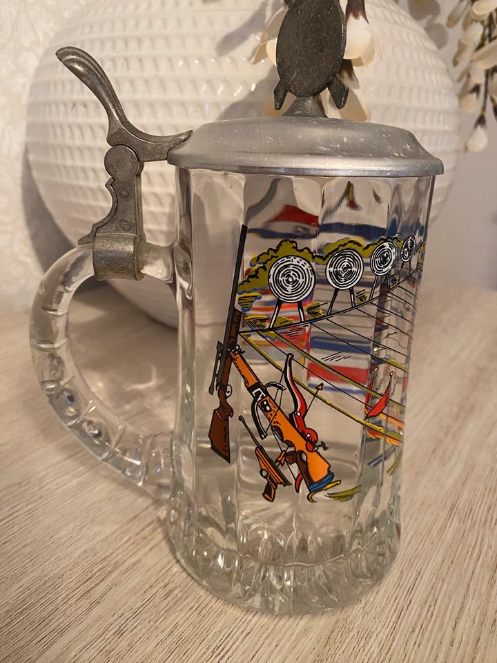 Bierkrug  Glas mit jägerbilder in Würselen