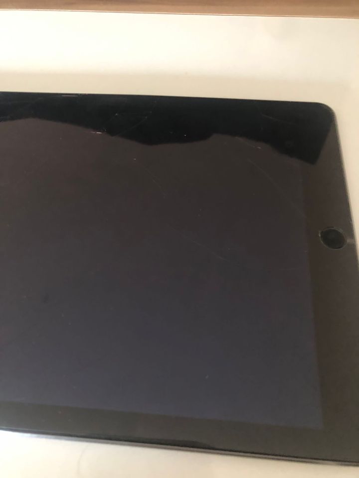 iPad Air 2 16gb mit extra Tastatur Hülle zu verkaufen in Scheeßel