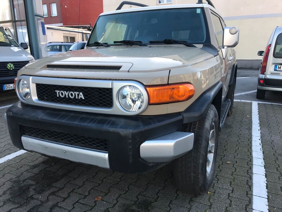 TOYOTA FJ CRUISER 2014 in Tönisvorst