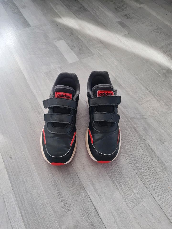 Adidas Turnschuhe Sport Gr.34 in Göttingen