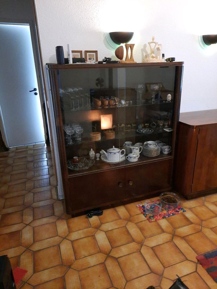 NUR BIS 30.4 Buffet Nussbaum? Vollholz antik vintage ca 100 Jahre in Bovenden