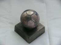 Fußball auf Sockel, 1550g  8,5 x 8,5 H 11 cm  VB Köln - Porz Vorschau