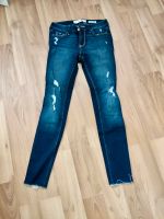 Hollister Jeans mit Löcher Größe 0S | slim fit | low waist Bayern - Landshut Vorschau