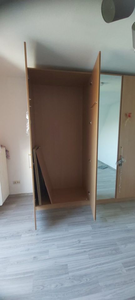 Kleiderschrank mit Spiegeltüren-Massivholz in Minden