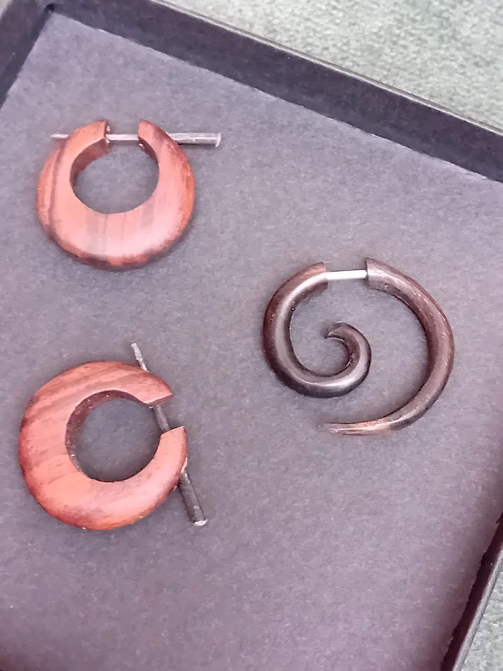 Ohrringe aus Holz in Marktheidenfeld