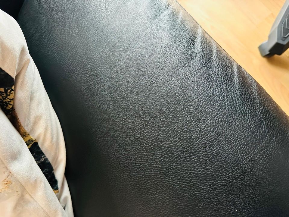 2x Sofas wie neu mit Couchtisch für Wohnzimmer in Saarbrücken