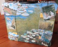 kleiner Koffer mit Monet- Motiven Niedersachsen - Burgwedel Vorschau