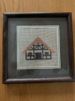 Stickbild Bauernhaus Retro mit Rahmen 14x14cm Handarbeit Niedersachsen - Braunschweig Vorschau