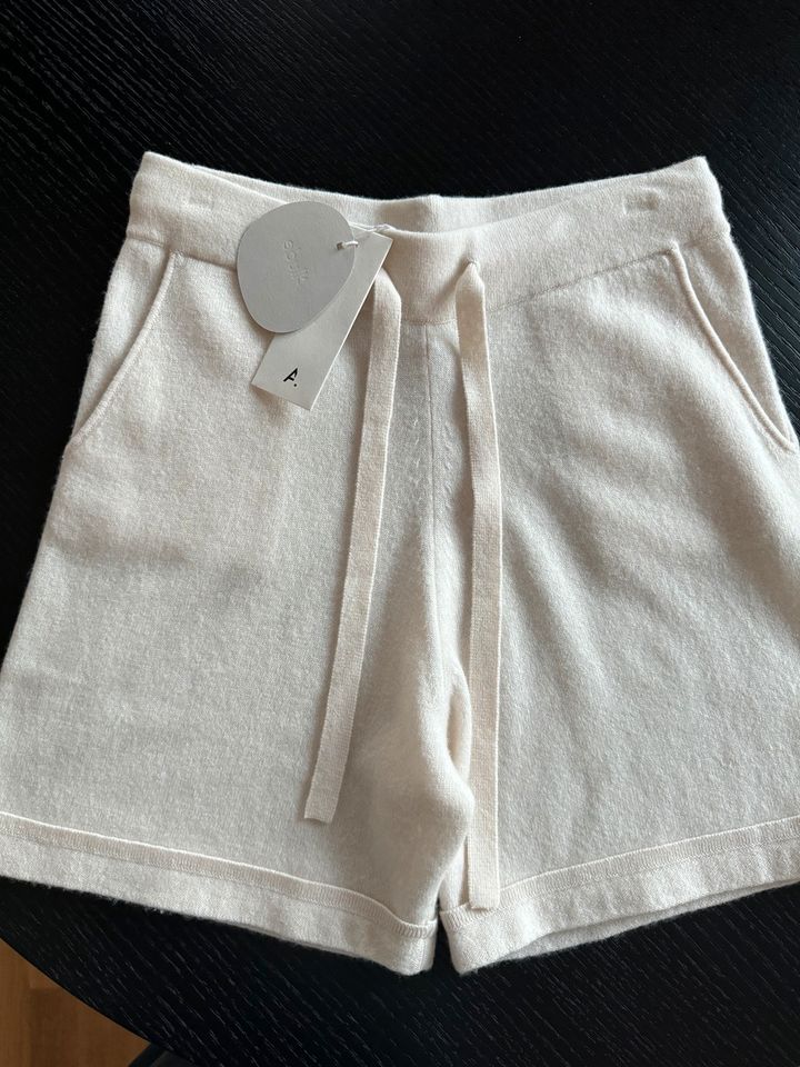 NEU mit Etikett: Allude Cashmere Shorts Gr. S Creme Weiß in München