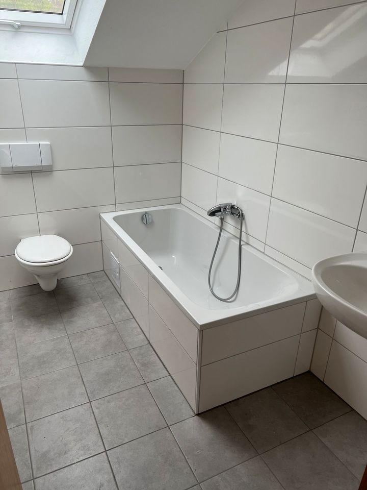 3 Zimmer, Küche, Bad, Kernsaniert, DG 57/75m2 in Billigheim