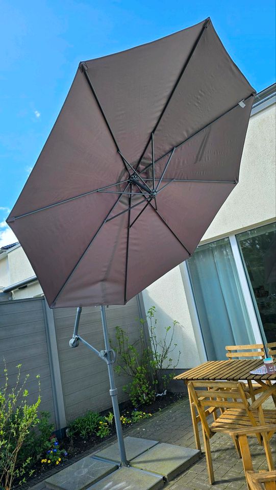 Sonnenschirm Ampelschirm mit Ständer in Hatten