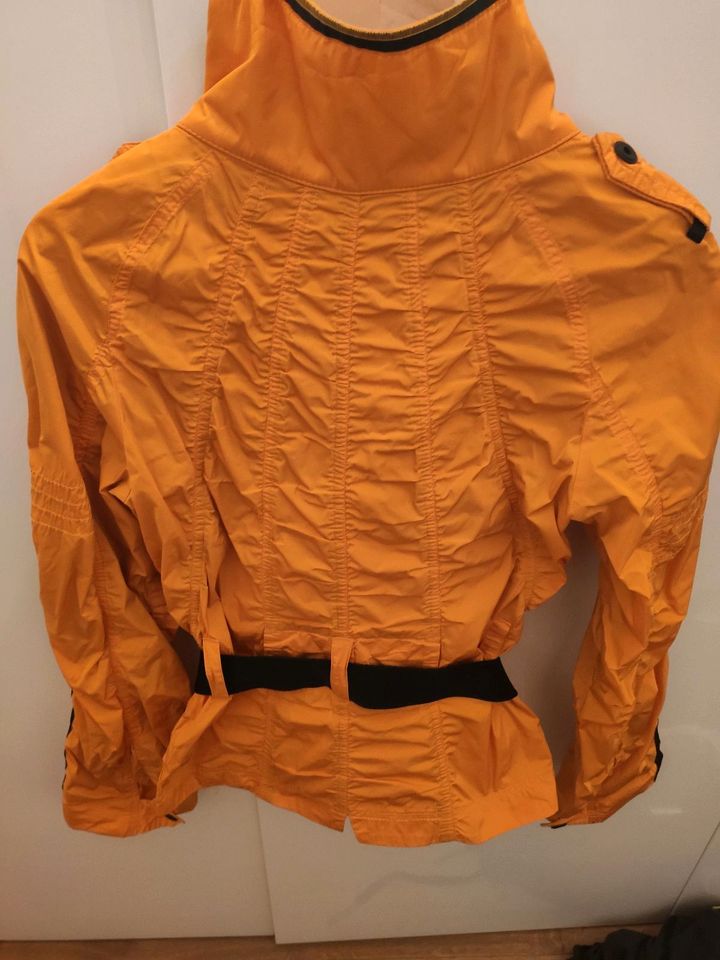 Marc Cain  Übergangsjacke Größe 36/ N2 orange schwarz mit Gürtel in Weingarten (Baden)