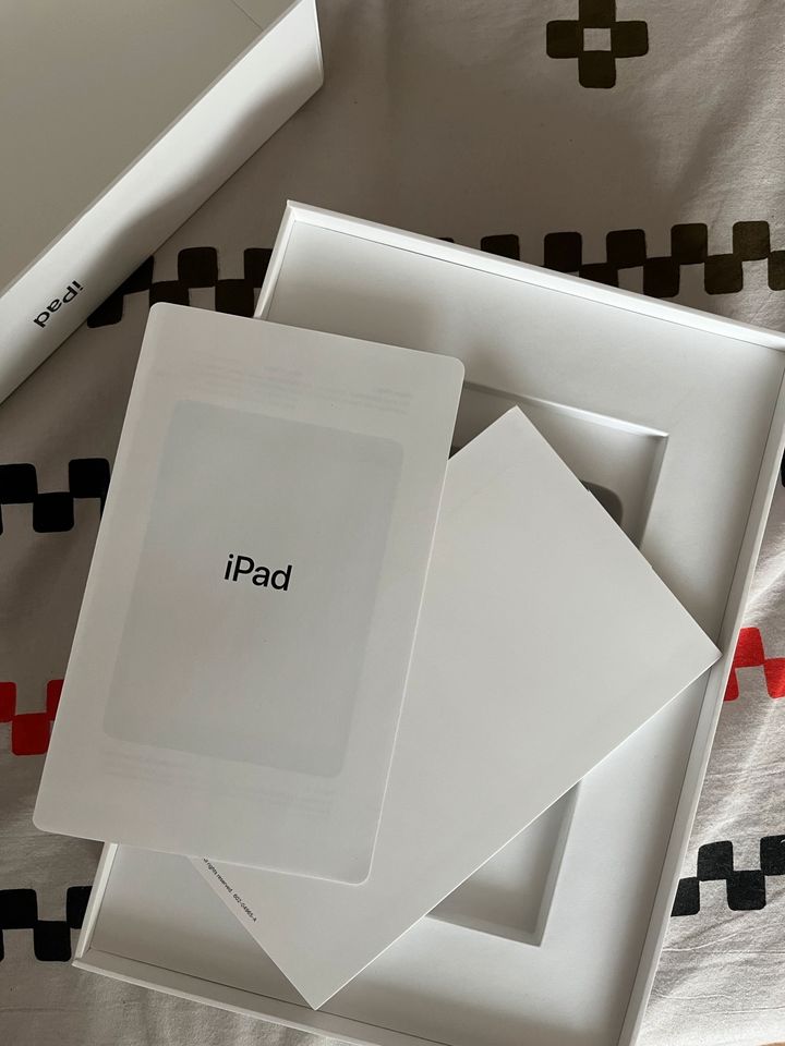 Apple ipad OVP Box Verpackung(9th gen 256gb) in Berlin