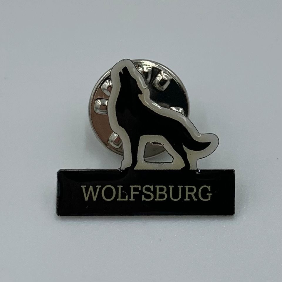 Wolfsburg Pin Stadt Wappen Niedersachsen VW Souvenir in Nürnberg (Mittelfr)