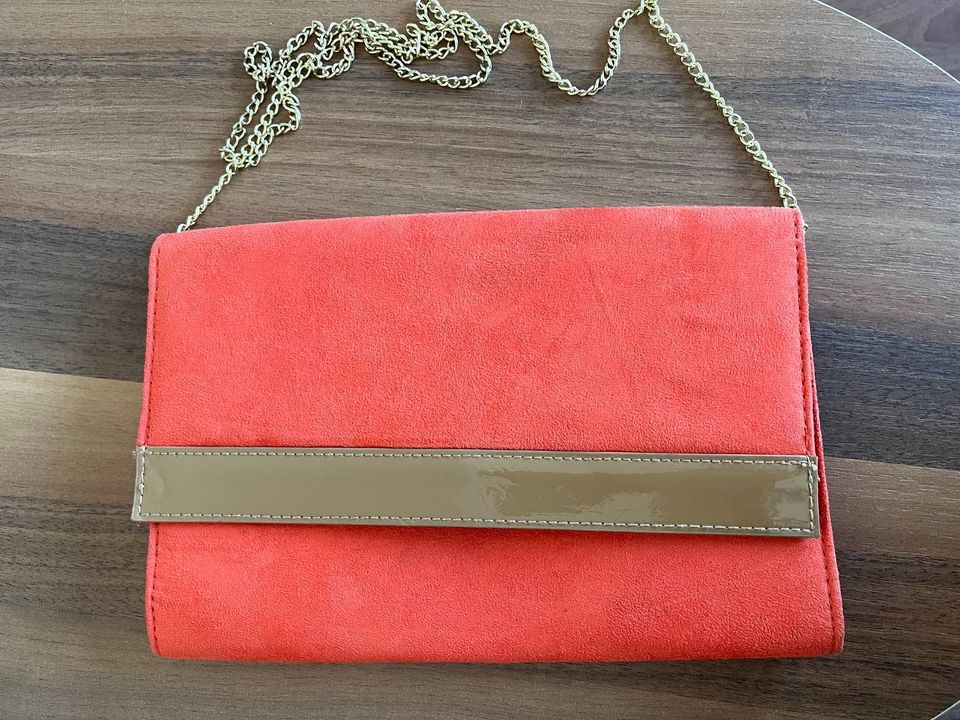 H&M Tasche orange klein golden Kette wildlederimitat in Berlin