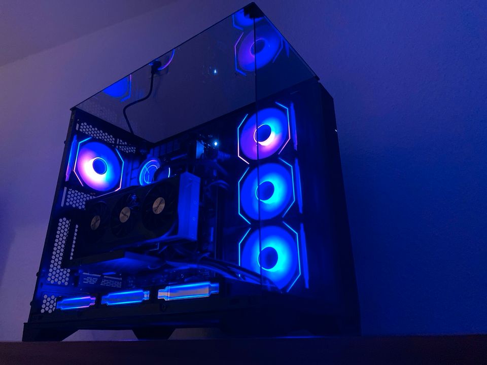 Ultra Gaming PC, RGB, Ryzen 7, Highend-PC, RTX 4070ti Super in Düsseldorf