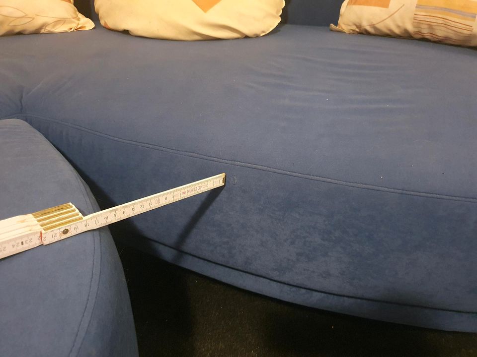 Couch Jugendcouch blau rund Fußteil in Obergriesbach