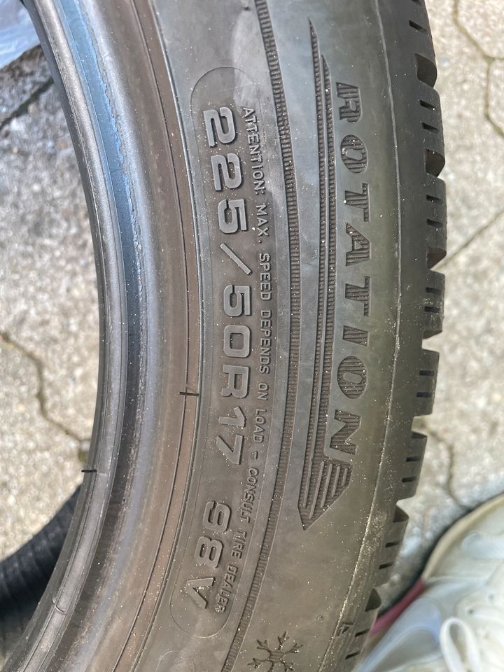 4 Winter Reifen 225/50R BMW 2er Dunlop ohne Felgen in München