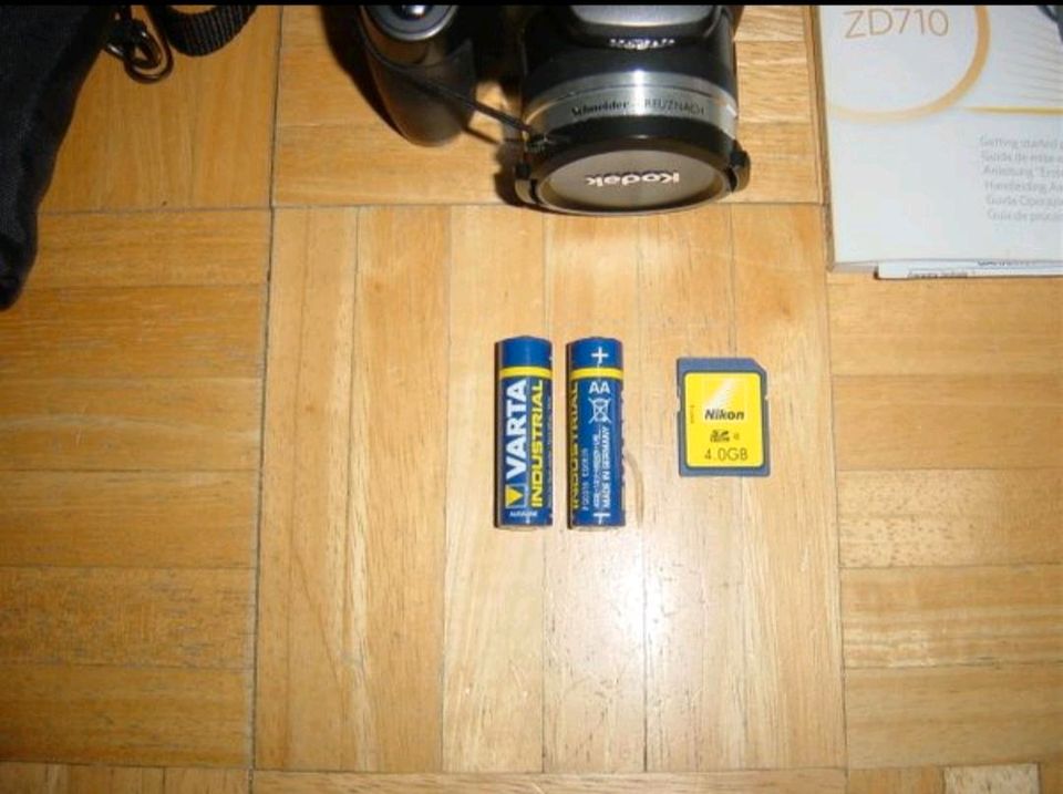 Kodak EASYSHARE Z710 7,1 MP Digitalkamera 4 GB Karte Kostenl.Vers in Stuttgart