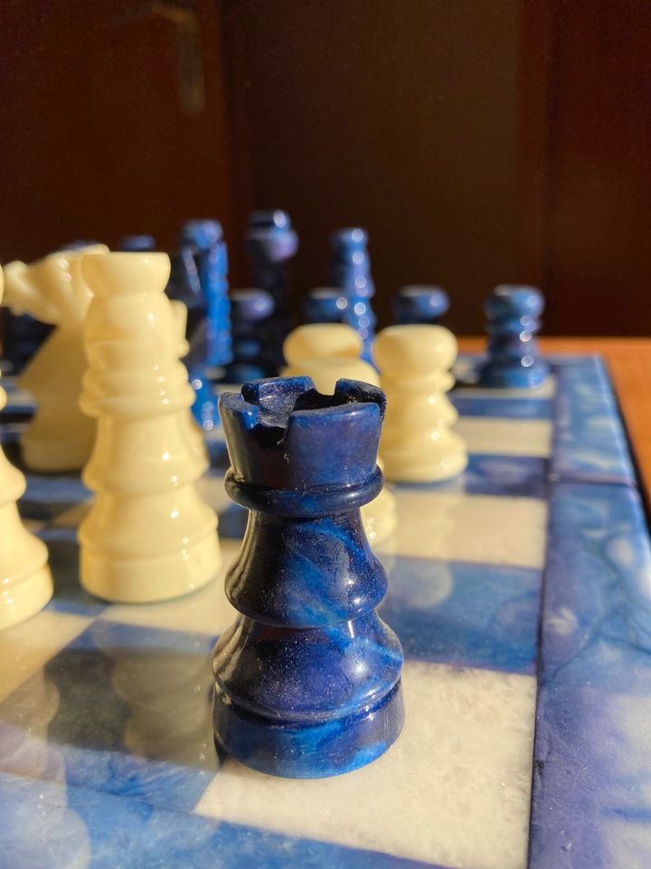 Schachspiel aus ALABASTER in Kesseling