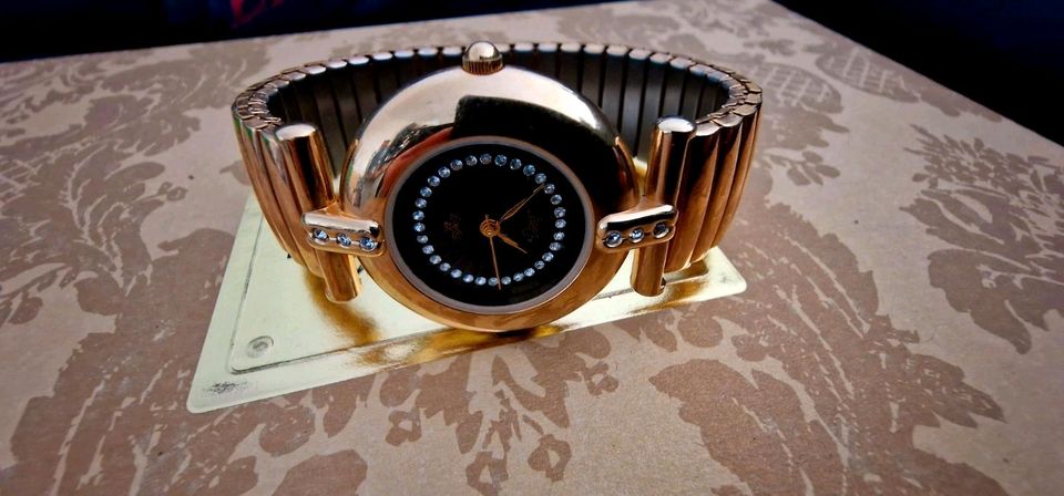 Design Gold Uhr Quartz mit elastischem Band modern in Hagen