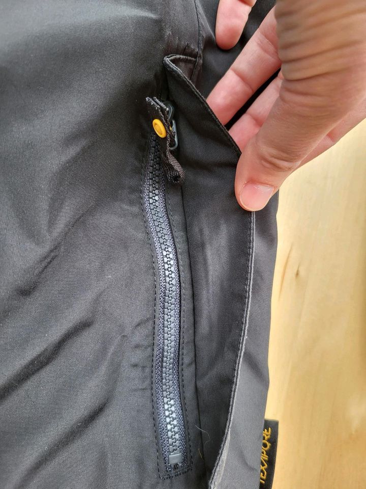 Jack Wolfskin Jacke schwarz 152 in Kronau