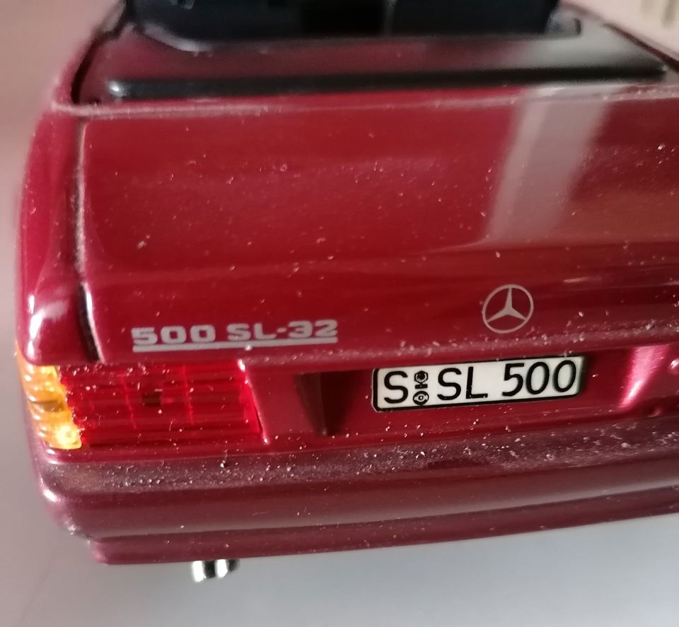 Mercedes Benz SL 1:18 Modellauto guter Zustand Vitrine REVELL in Karlsruhe