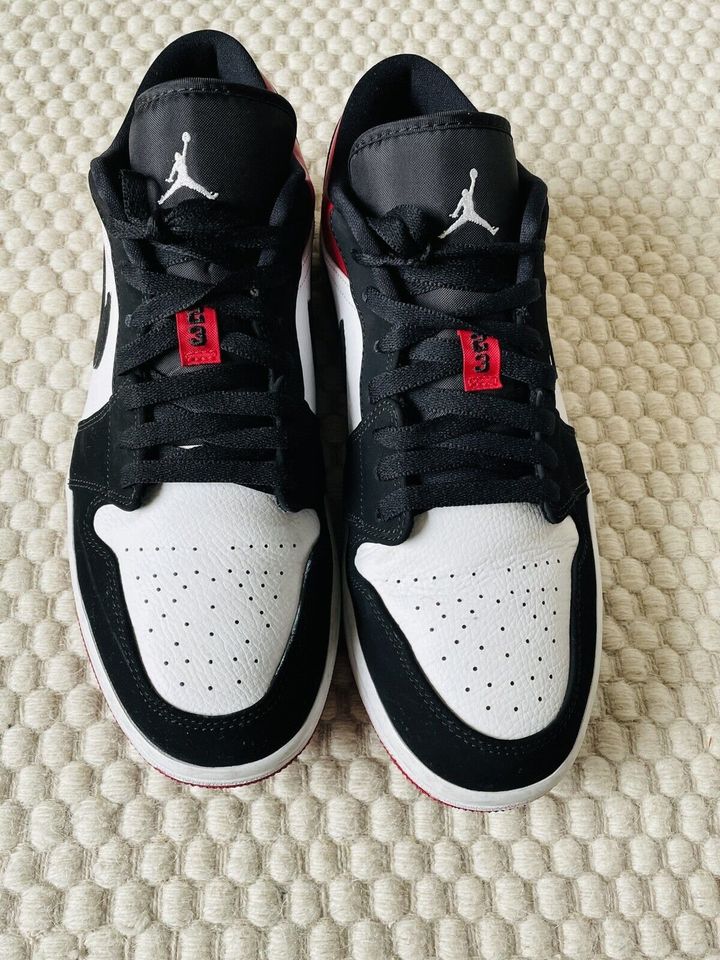 Air Jordan 1 Low Black Toe 553558-116 Nike Gr 45 / US11 in Berlin