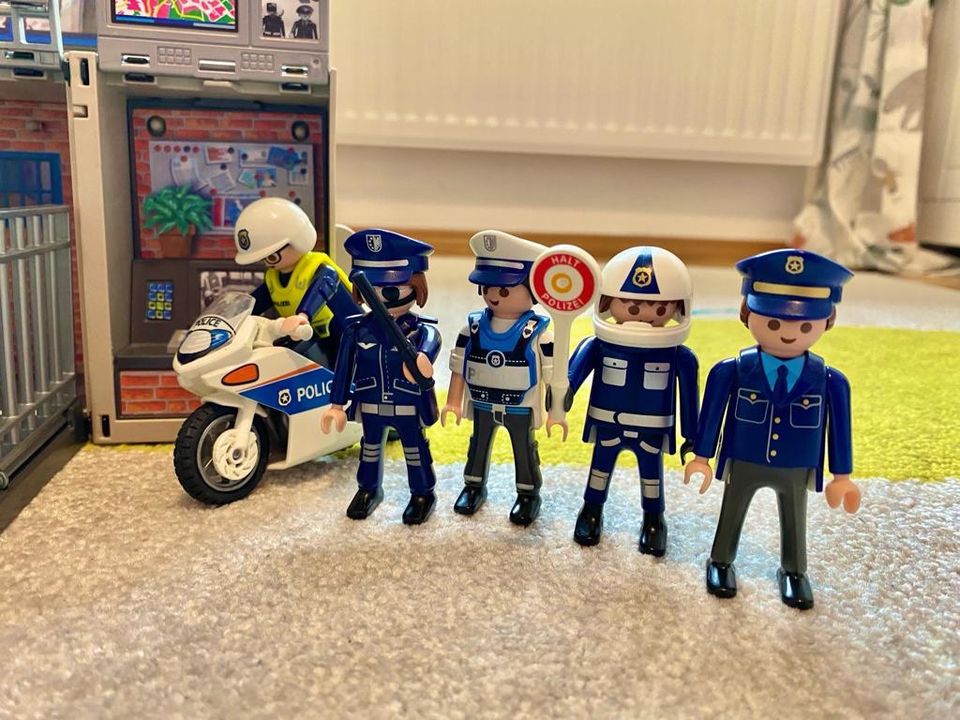 Playmobil Polizeistation City Action 5421 mit viel Zubehör in Handorf