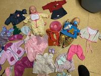 Baby born 2 Puppen und ganz viel Zubehör/Kleidung Niedersachsen - Wendeburg Vorschau