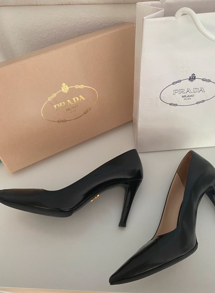 Pumps Prada schwarz 37 Klassiker in Freiburg im Breisgau