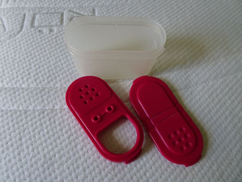 Tupperware Gewürzriese 270 ml bord-rot in Erftstadt