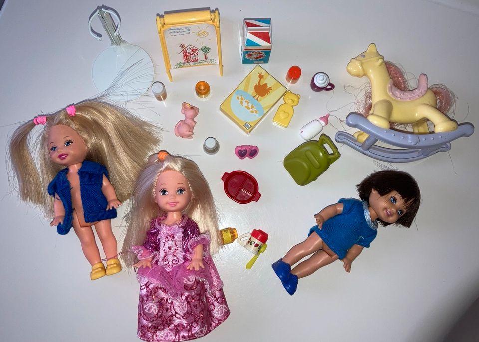 Kleines Konvolut Barbie Kinder Babies Shelly Ryan Zubehör in Lautertal
