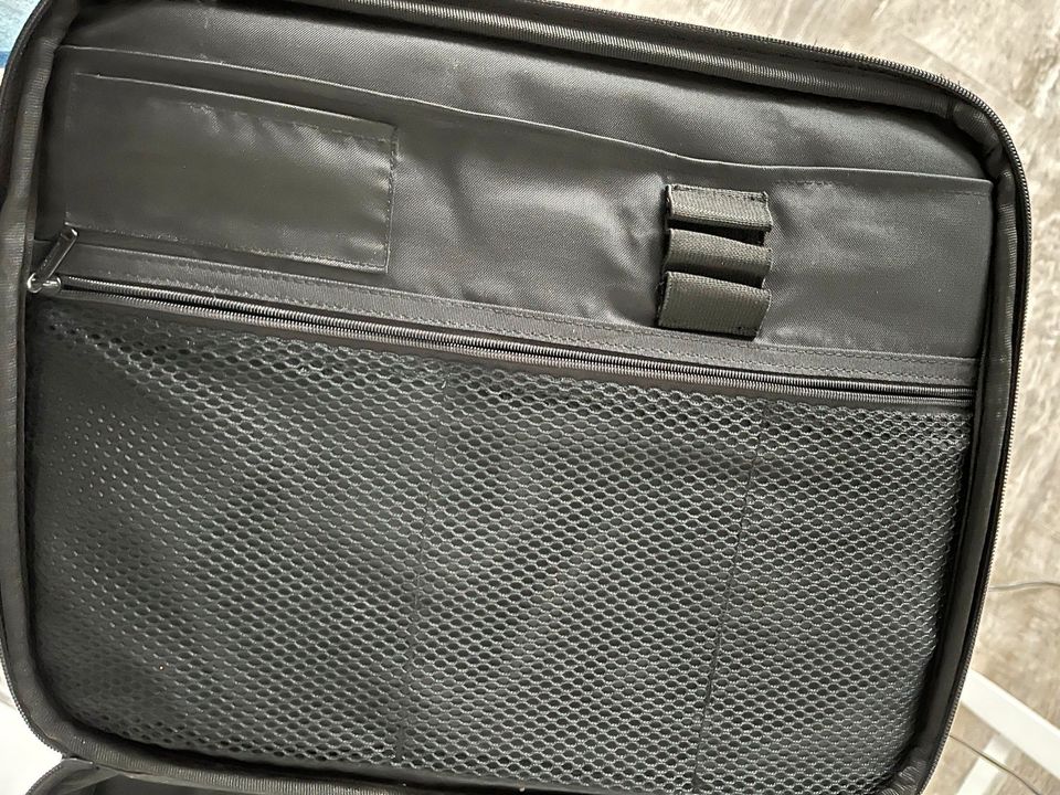 Case Logic schwarze kompakte Notebook Laptoptasche Umhängetasche in Wetzlar