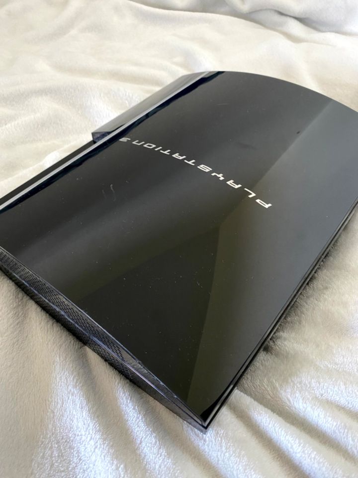 Sony Playstation 3 - Fat - 120 Gb HDD - Controller in Berlin