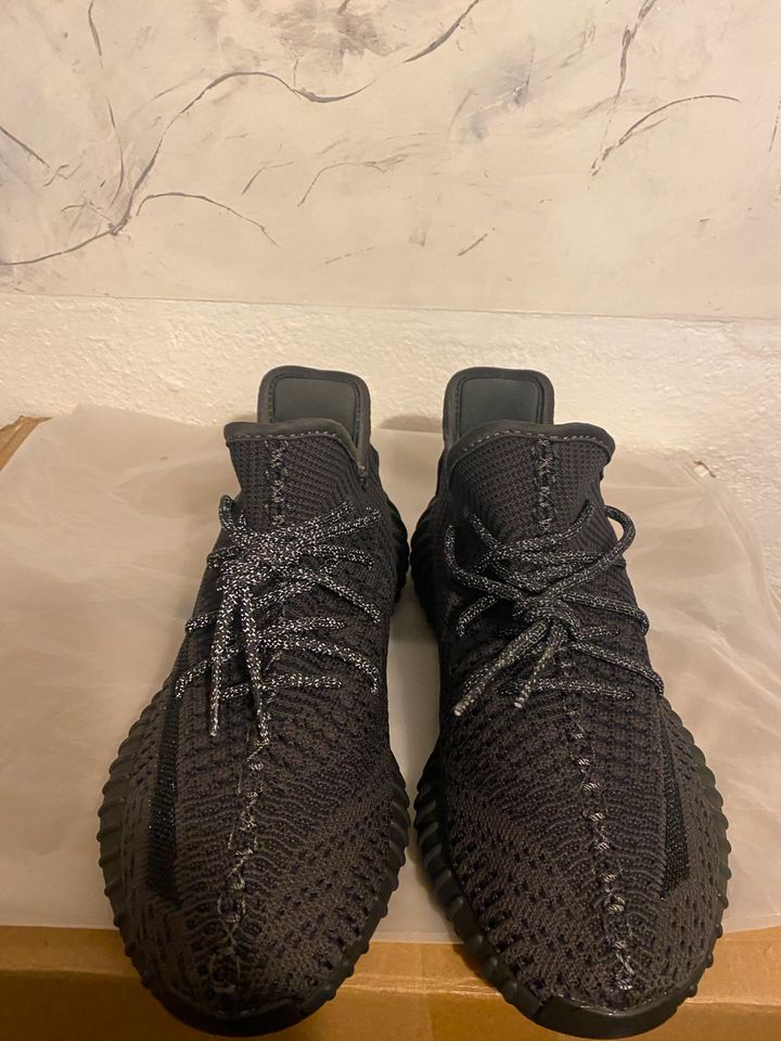 Yeezy Boost 350 V2 Schwarz Größe: 42 in Bad Hersfeld