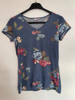 T-Shirt mit Blumenmuster, Gr. 38 Niedersachsen - Göttingen Vorschau