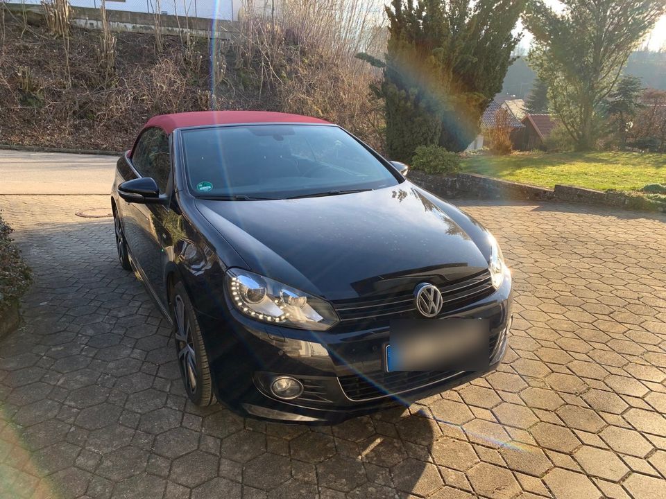 VW Golf 6 Cabrio -hingucker- in Rot an der Rot